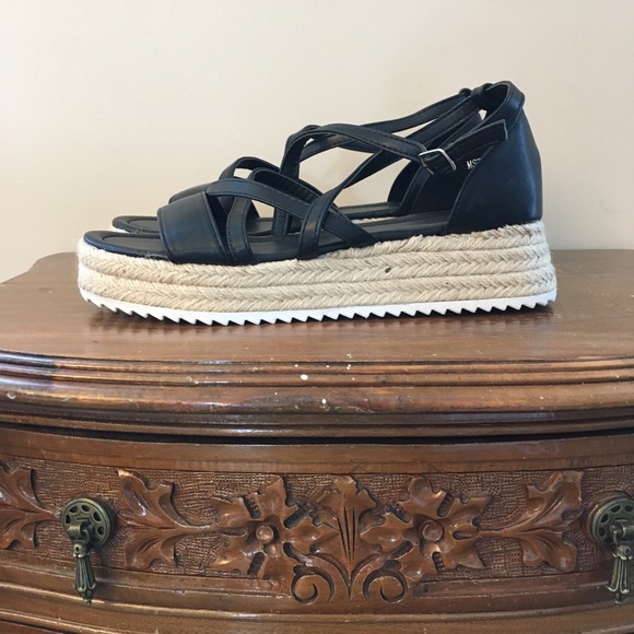 Black platform sandals - Picture 2 of 6